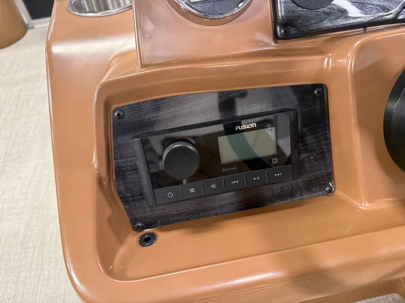 Slide: The Image of Tahoe Sport 2185 Rear Fish & Honda 4-Stroke EFI 2026 - 13