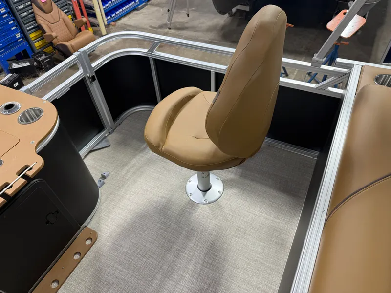 Slide: The Image of Tahoe Sport 2185 Rear Fish & Honda 4-Stroke EFI 2026 - 17