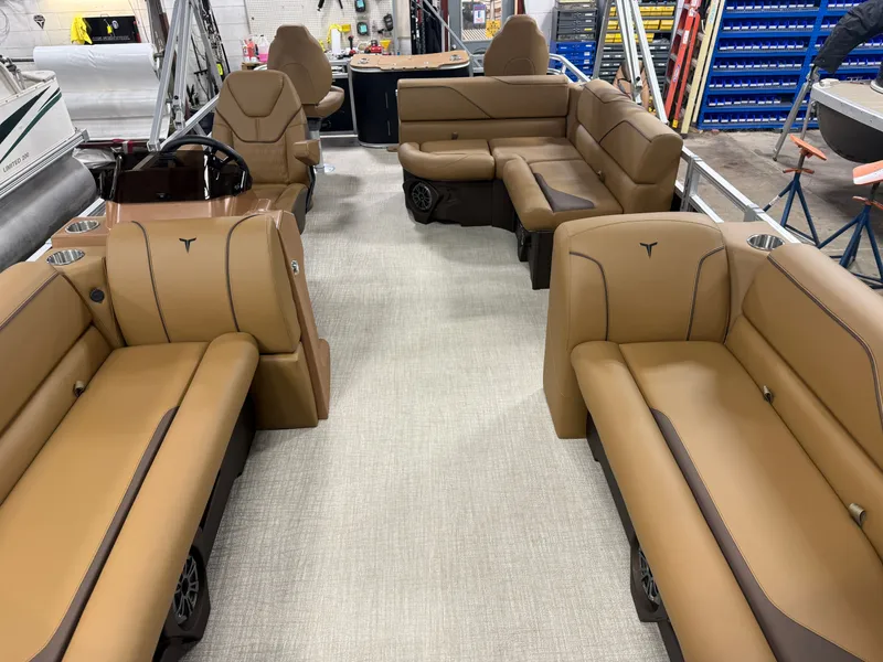 Slide: The Image of Tahoe Sport 2185 Rear Fish & Honda 4-Stroke EFI 2026 - 6