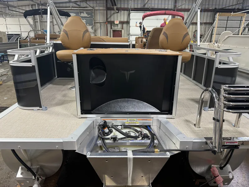 Slide: The Image of Tahoe Sport Rear Fish 2185 & 4-Stroke $32995 2026 - 23