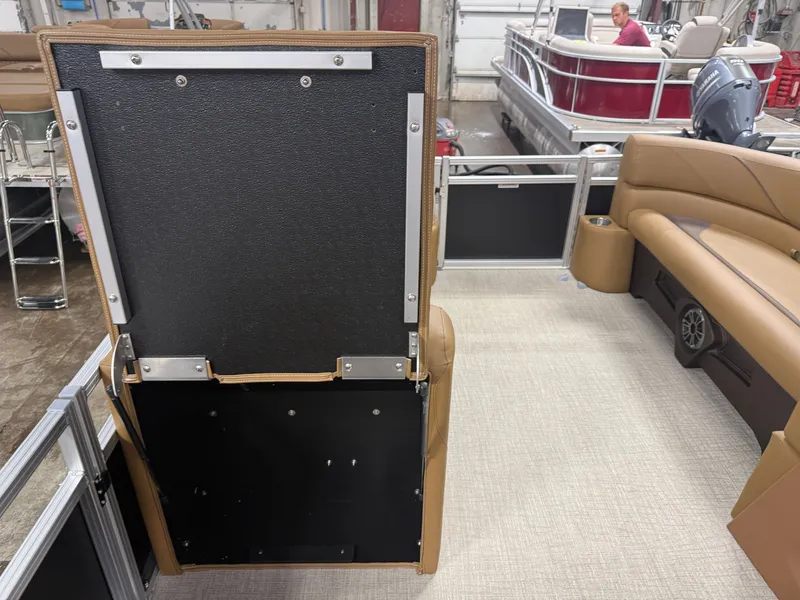 Slide: The Image of Tahoe Sport Rear Fish 2185 & 4-Stroke $32995 2026 - 34