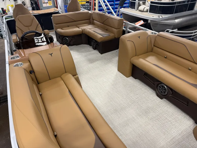 Slide: The Image of Tahoe Sport Rear Fish 2185 & 4-Stroke $32995 2026 - 39