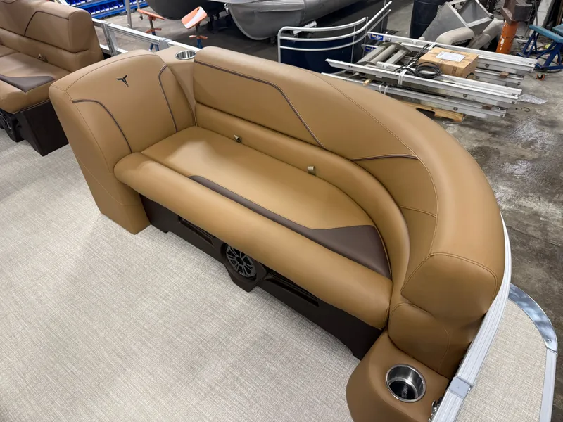 Slide: The Image of Tahoe Sport Rear Fish 2185 & 4-Stroke $32995 2026 - 8