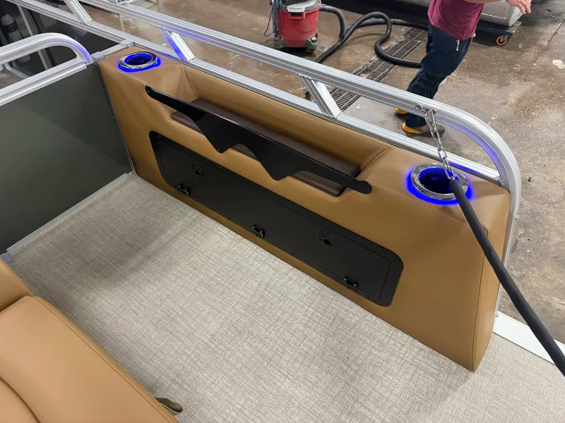 Slide: The Image of Tahoe Sport 2385 Swingback (VRB) Tritoon & Honda 4-Stroke EFI 2026 - 23