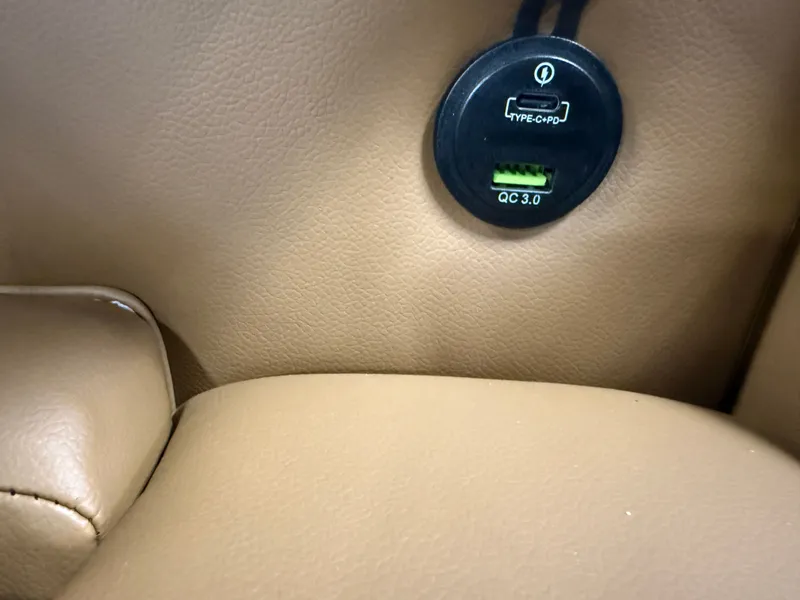 Slide: The Image of Tahoe Sport 2385 Swingback (VRB) Tritoon & Honda 4-Stroke EFI 2026 - 25