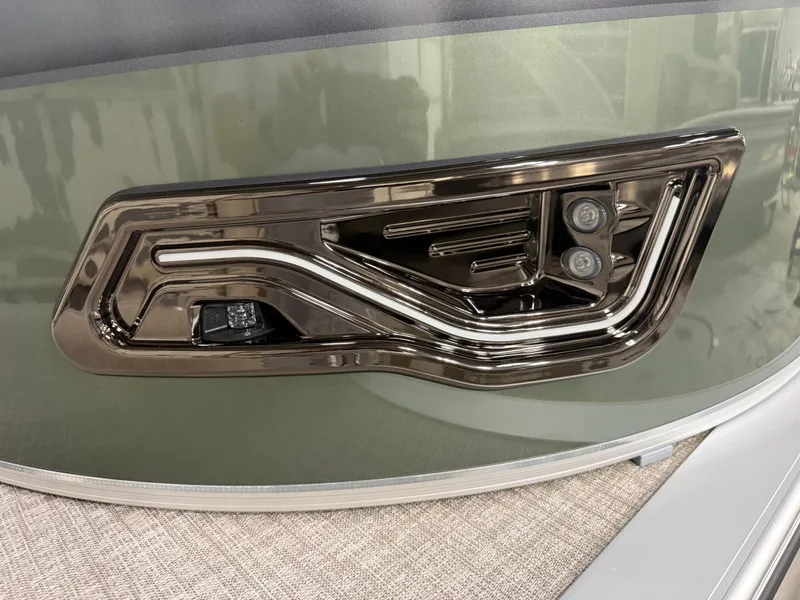 Slide: The Image of Tahoe Sport 2385 Swingback (VRB) Tritoon & Honda 4-Stroke EFI 2026 - 37