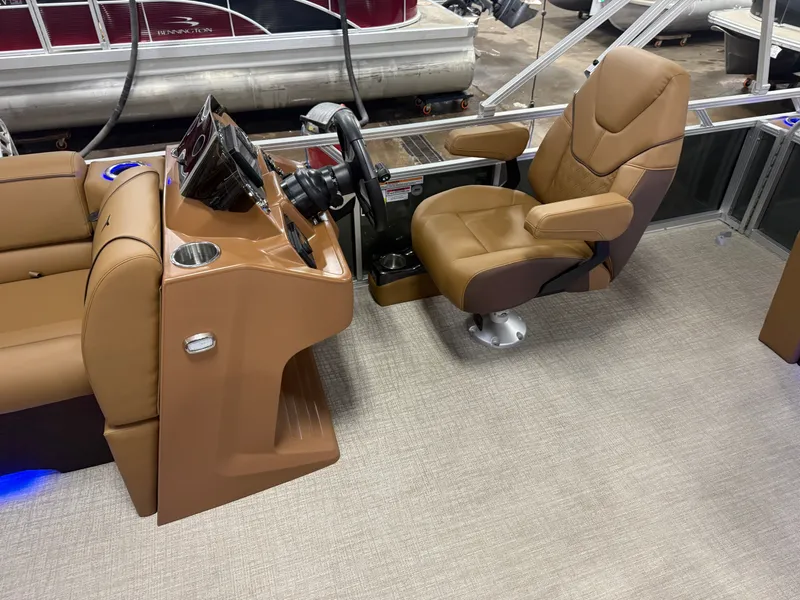 Slide: The Image of Tahoe Sport 200HP VRB 2385 Swingback Tritoon 2026 - 10