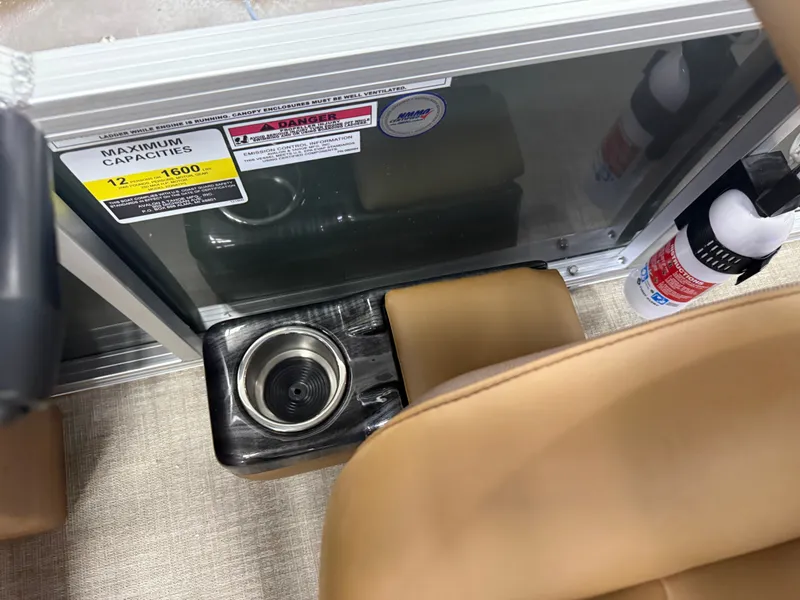 Slide: The Image of Tahoe Sport 200HP VRB 2385 Swingback Tritoon 2026 - 15