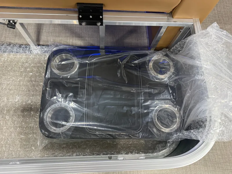 Slide: The Image of Tahoe Sport 200HP VRB 2385 Swingback Tritoon 2026 - 22