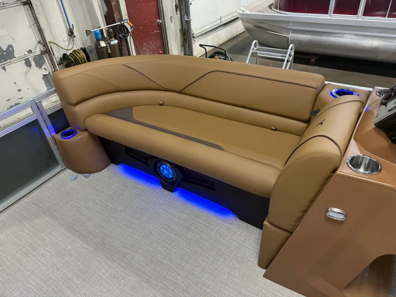 Slide: The Image of Tahoe Sport 200HP VRB 2385 Swingback Tritoon 2026 - 28