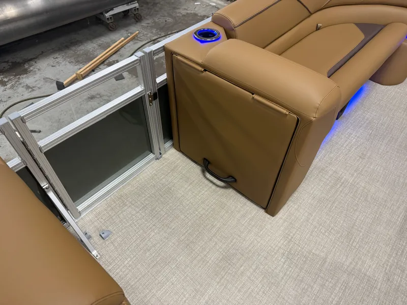 Slide: The Image of Tahoe Sport 200HP VRB 2385 Swingback Tritoon 2026 - 29