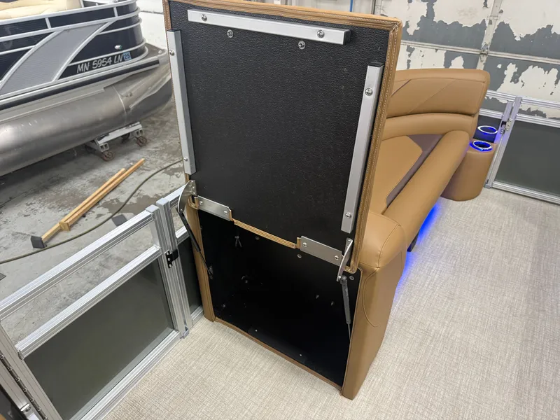 Slide: The Image of Tahoe Sport 200HP VRB 2385 Swingback Tritoon 2026 - 30