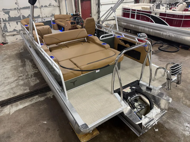 Slide: The Image of Tahoe Sport 200HP VRB 2385 Swingback Tritoon 2026 - 39