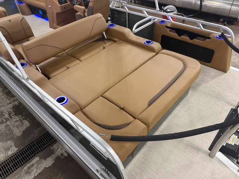 Slide: The Image of Tahoe Sport 200HP VRB 2385 Swingback Tritoon 2026 - 4