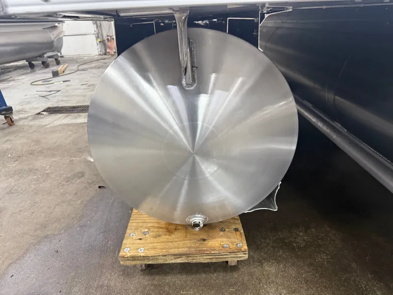 Slide: The Image of Tahoe Sport 200HP VRB 2385 Swingback Tritoon 2026 - 40