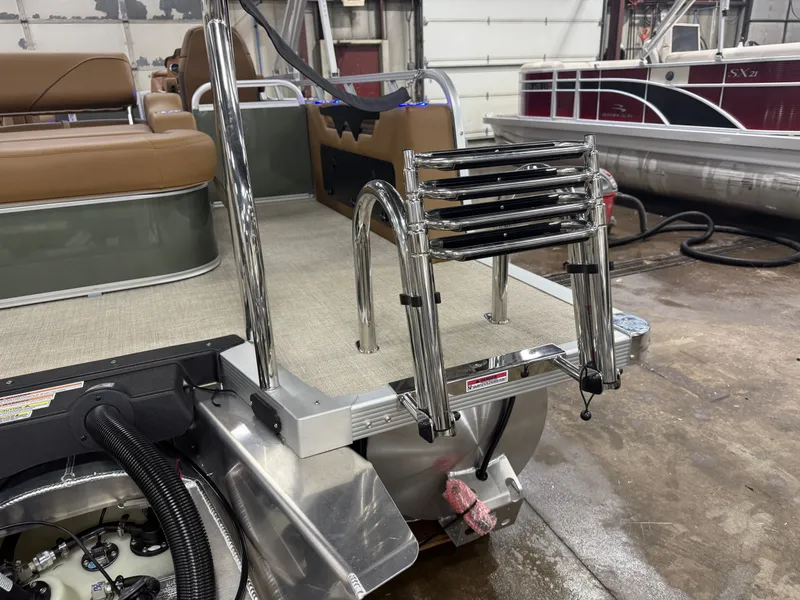 Slide: The Image of Tahoe Sport 200HP VRB 2385 Swingback Tritoon 2026 - 44