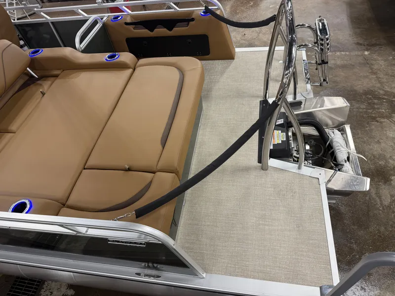 Slide: The Image of Tahoe Sport 200HP VRB 2385 Swingback Tritoon 2026 - 5