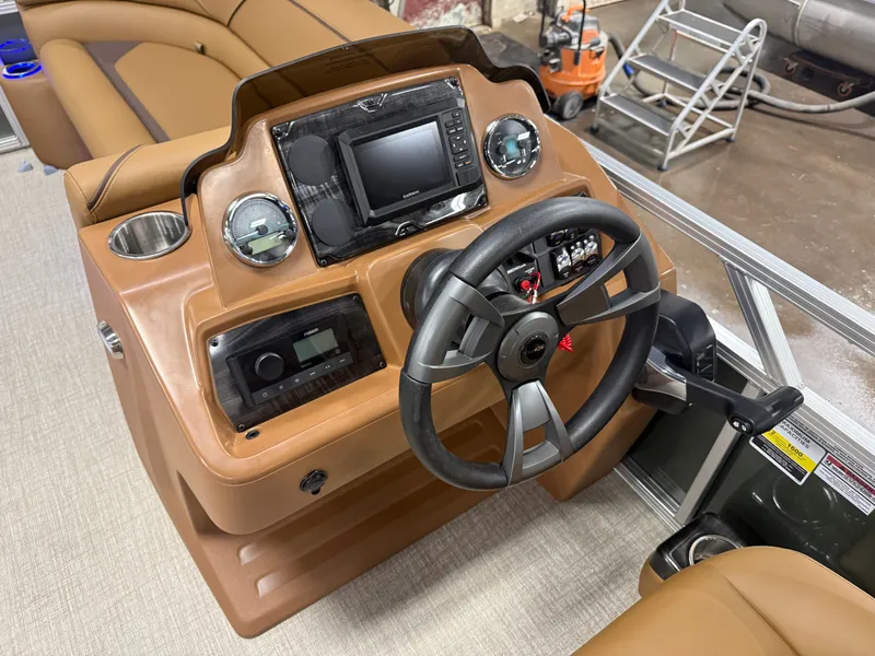 Slide: The Image of Tahoe Sport 2385 Swingback (VRB) Tritoon & Honda 4-Stroke EFI 2026 - 12