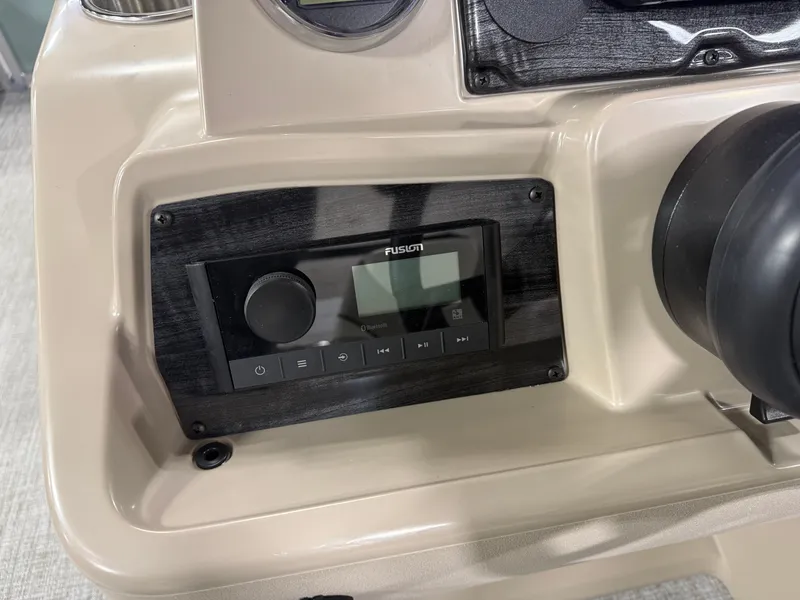 Slide: The Image of Tahoe Sport 2180 Swingback (VRB) & Honda 4-Stroke EFI 2026 - 12