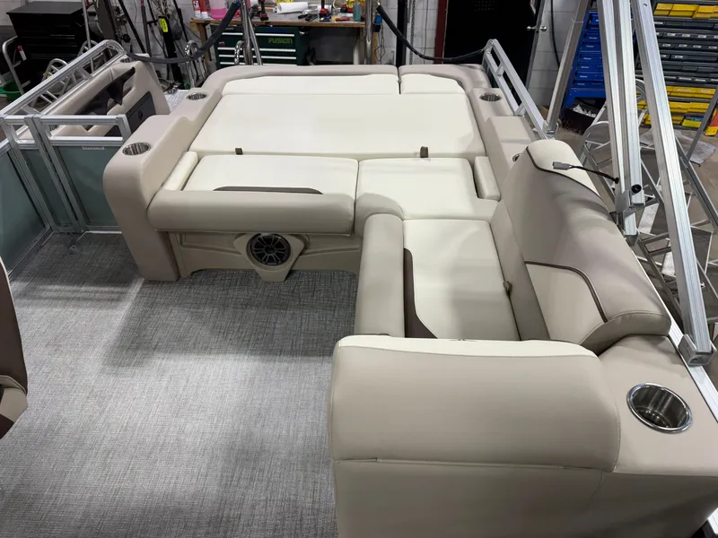 Slide: The Image of Tahoe Sport 2180 Swingback (VRB) & Honda 4-Stroke EFI 2026 - 17