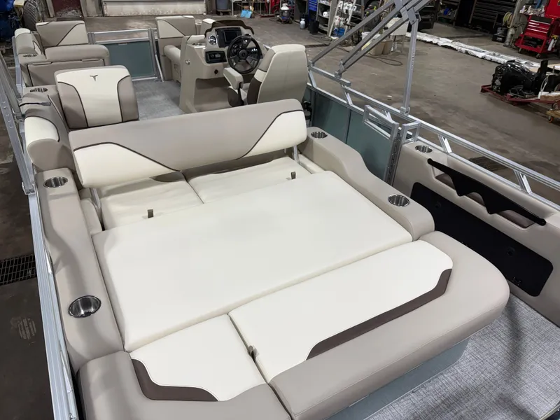 Slide: The Image of Tahoe Sport VRB 2180 Swingback & 4-Stroke $31995 2026 - 20