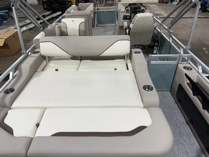 Slide: The Image of Tahoe Sport VRB 2180 Swingback & 4-Stroke $31995 2026 - 5