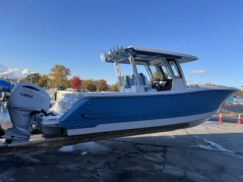 Slide: The Image of Robalo 300 2026 - 11