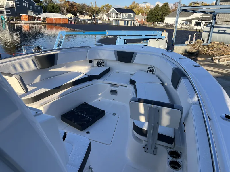 Slide: The Image of Robalo 300 2026 - 12