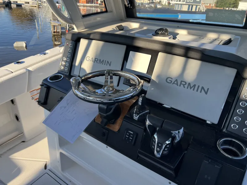 Slide: The Image of Robalo 300 2026 - 3