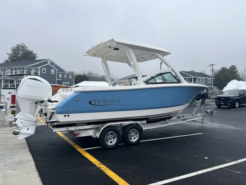 Slide: The Image of Robalo Dual Console R257 2026 - 3