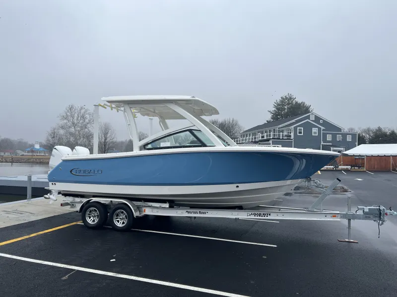 Slide: The Image of Robalo Dual Console R257 2026 - 5