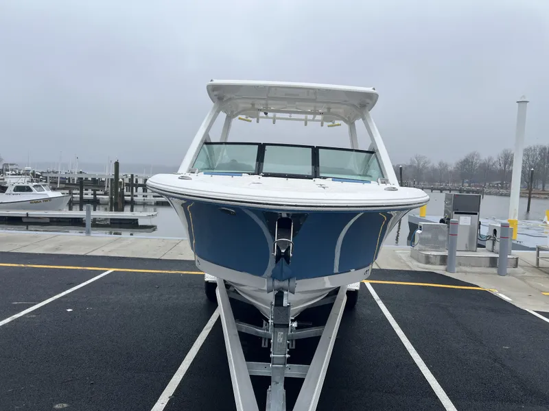 Slide: The Image of Robalo Dual Console R257 2026 - 6