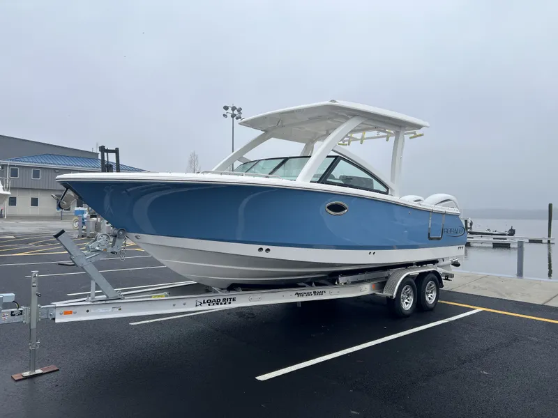 Slide: The Image of Robalo Dual Console R257 2026 - 7