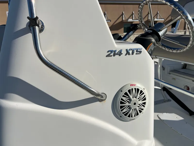 Slide: The Image of NauticStar 214XTS SHALLOW BAY 2016 - 23