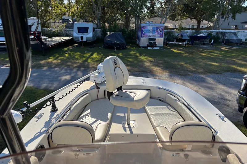 Slide: The Image of 2021 Carolina Skiff 26 Ultra Elite boat with cushioned seating and trolling motor. - 12