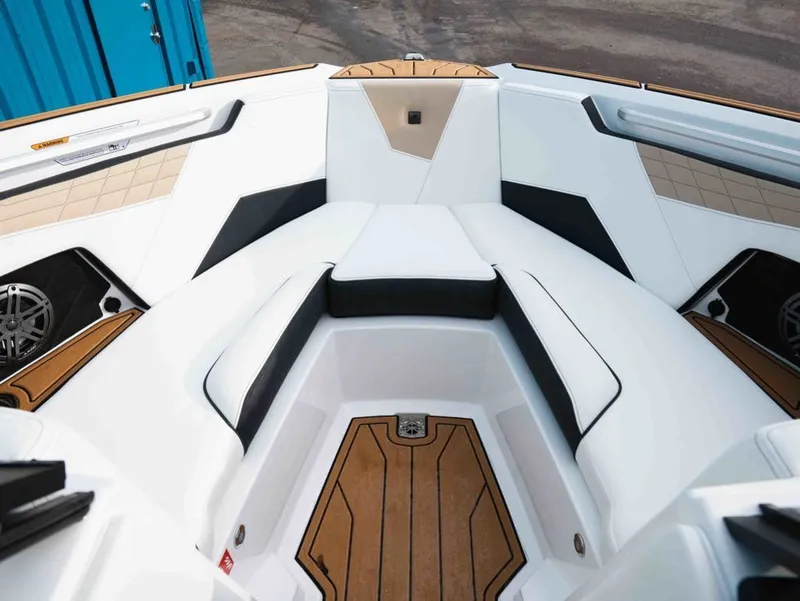 Slide: The Image of Nautique Super Air Nautique S21 2026 - 10