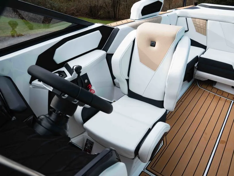 Slide: The Image of Nautique Super Air Nautique S21 2026 - 14