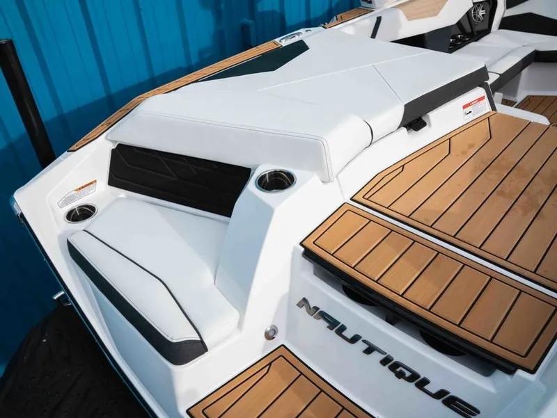 Slide: The Image of Nautique Super Air Nautique S21 2026 - 15