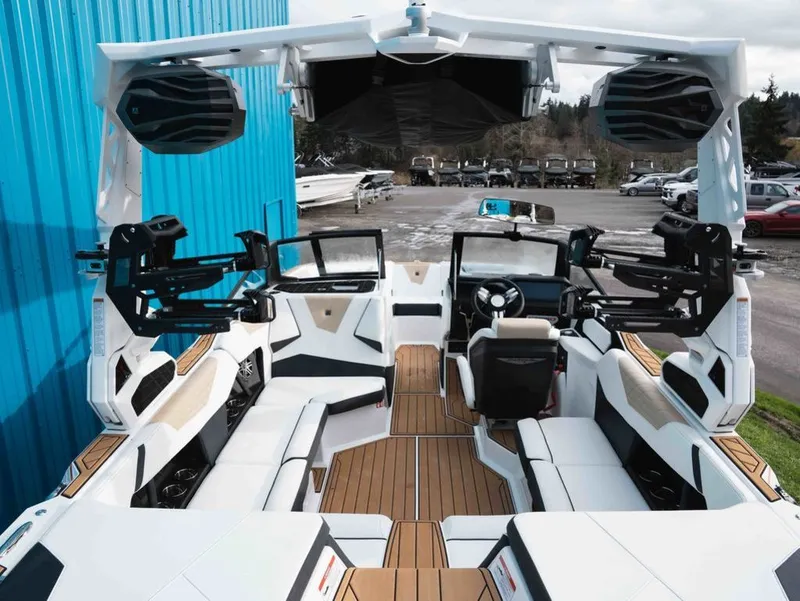 Slide: The Image of Nautique Super Air Nautique S21 2026 - 3