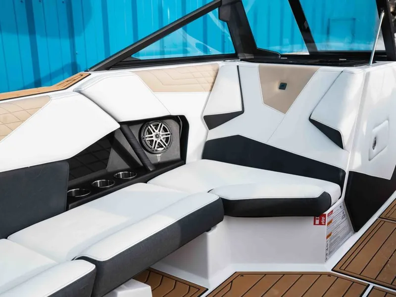 Slide: The Image of Nautique Super Air Nautique S21 2026 - 6
