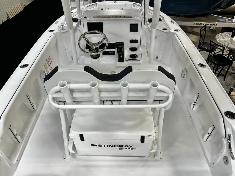 Slide: The Image of Stingray 216CC - $78,443 2026 - 11