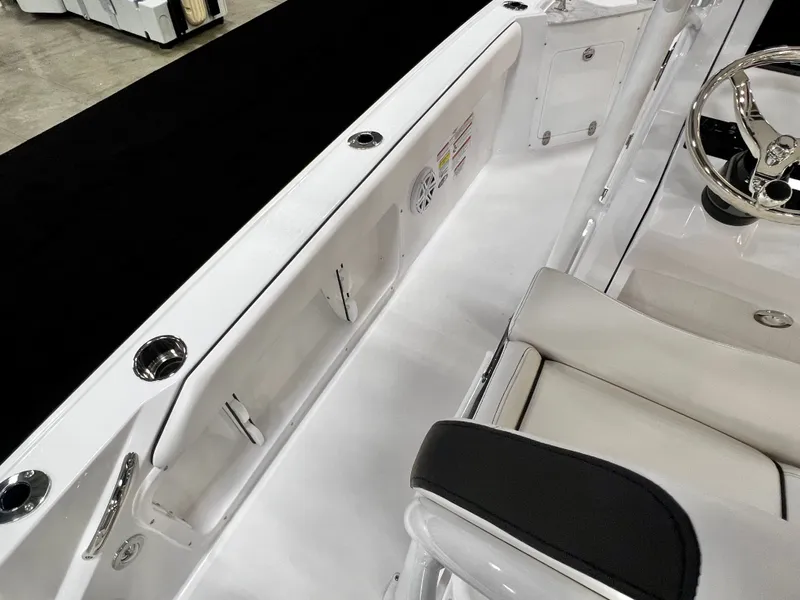 Slide: The Image of Stingray 216CC - $78,443 2026 - 13