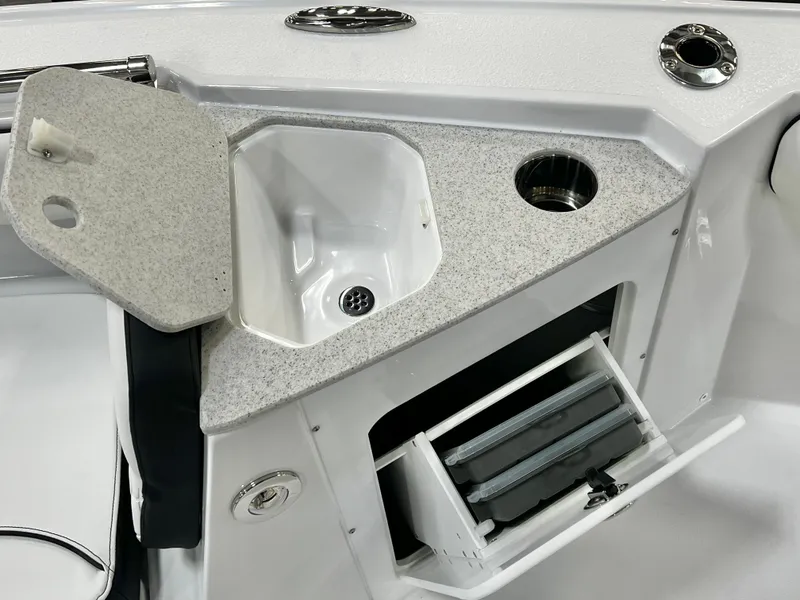 Slide: The Image of Stingray 216CC - $78,443 2026 - 17