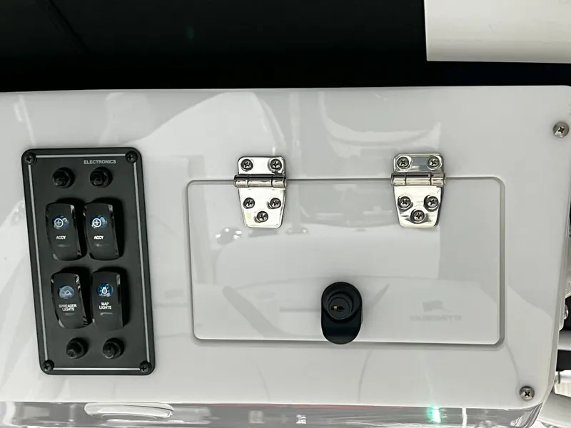 Slide: The Image of Stingray 216CC - $78,443 2026 - 21