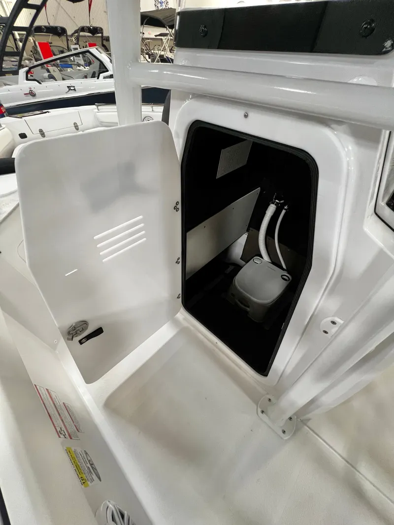 Slide: The Image of Stingray 216CC - $78,443 2026 - 23