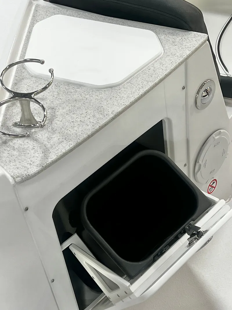 Slide: The Image of Stingray 216CC - $78,443 2026 - 26