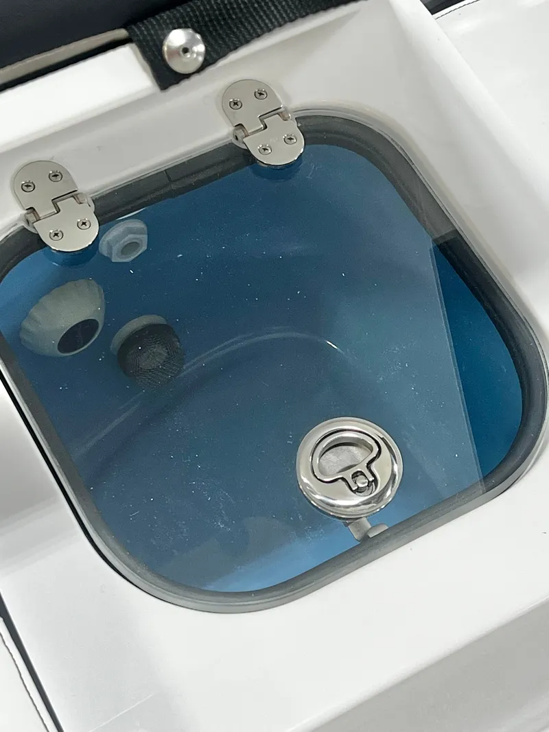 Slide: The Image of Stingray 216CC - $78,443 2026 - 30