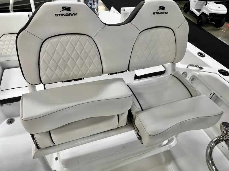 Slide: The Image of Stingray 216CC - $78,443 2026 - 31
