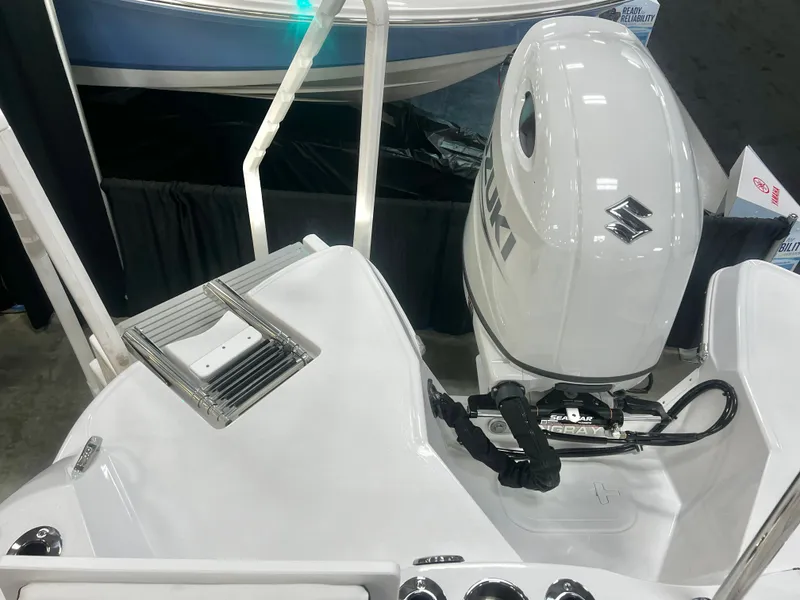 Slide: The Image of Stingray 216CC - $78,443 2026 - 32