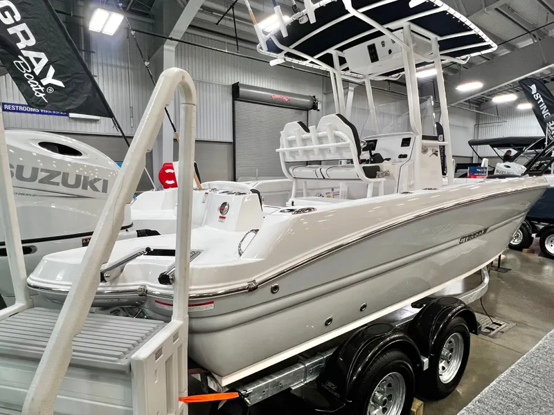 Slide: The Image of Stingray 216CC - $78,443 2026 - 5